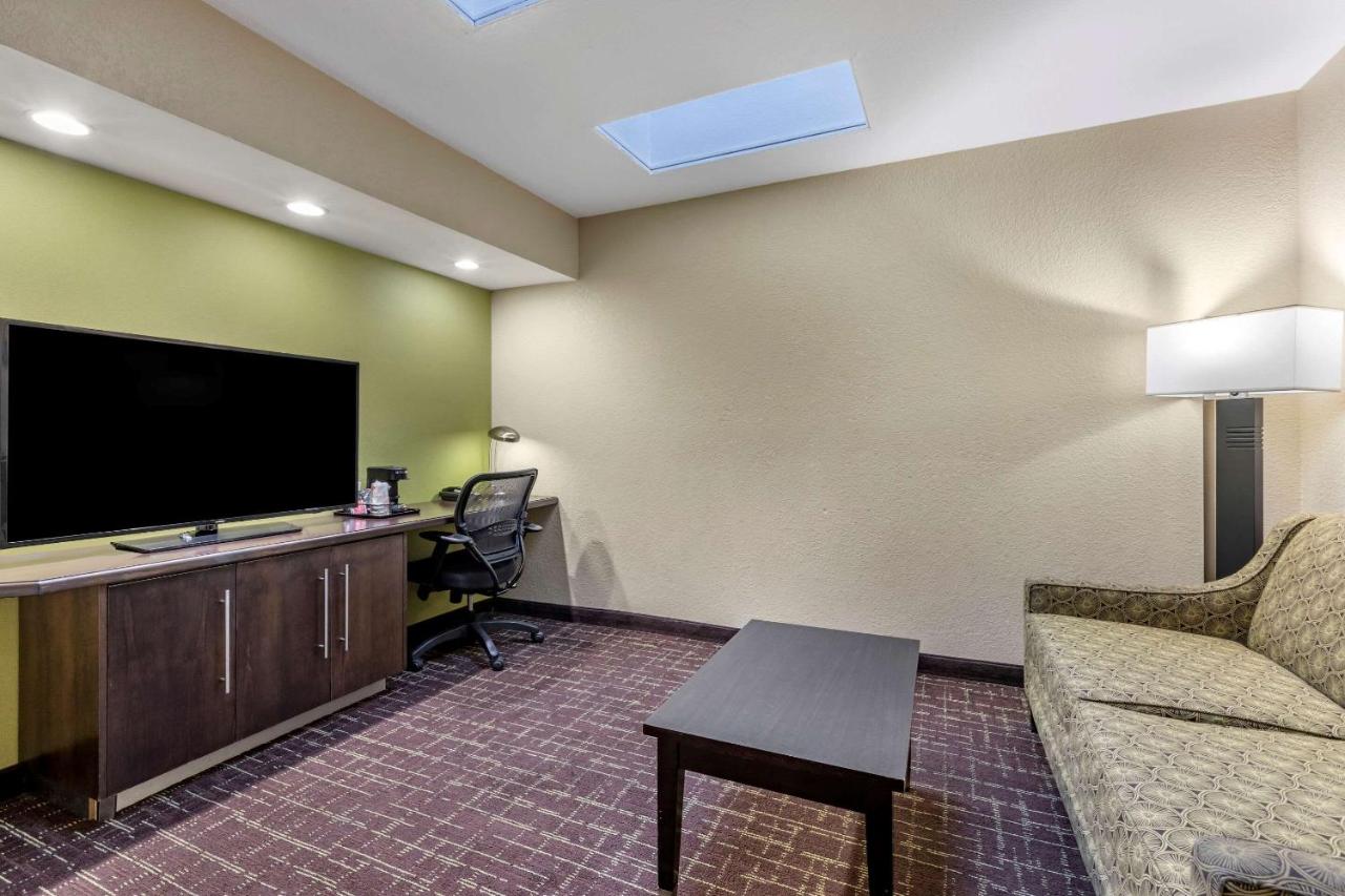 Suite, 1 King Bed with Sofa Bed, Non Smoking at Comfort Inn San Diego Old Town