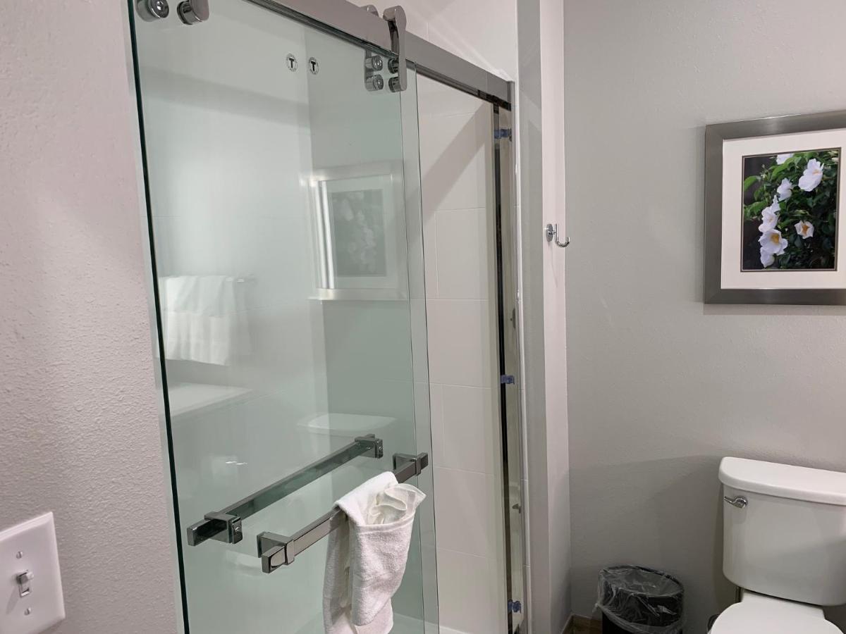 King Suite - Mobility and Hearing Impaired Access/Non-Smoking at La Quinta Inn & Suites by Wyndham Tifton