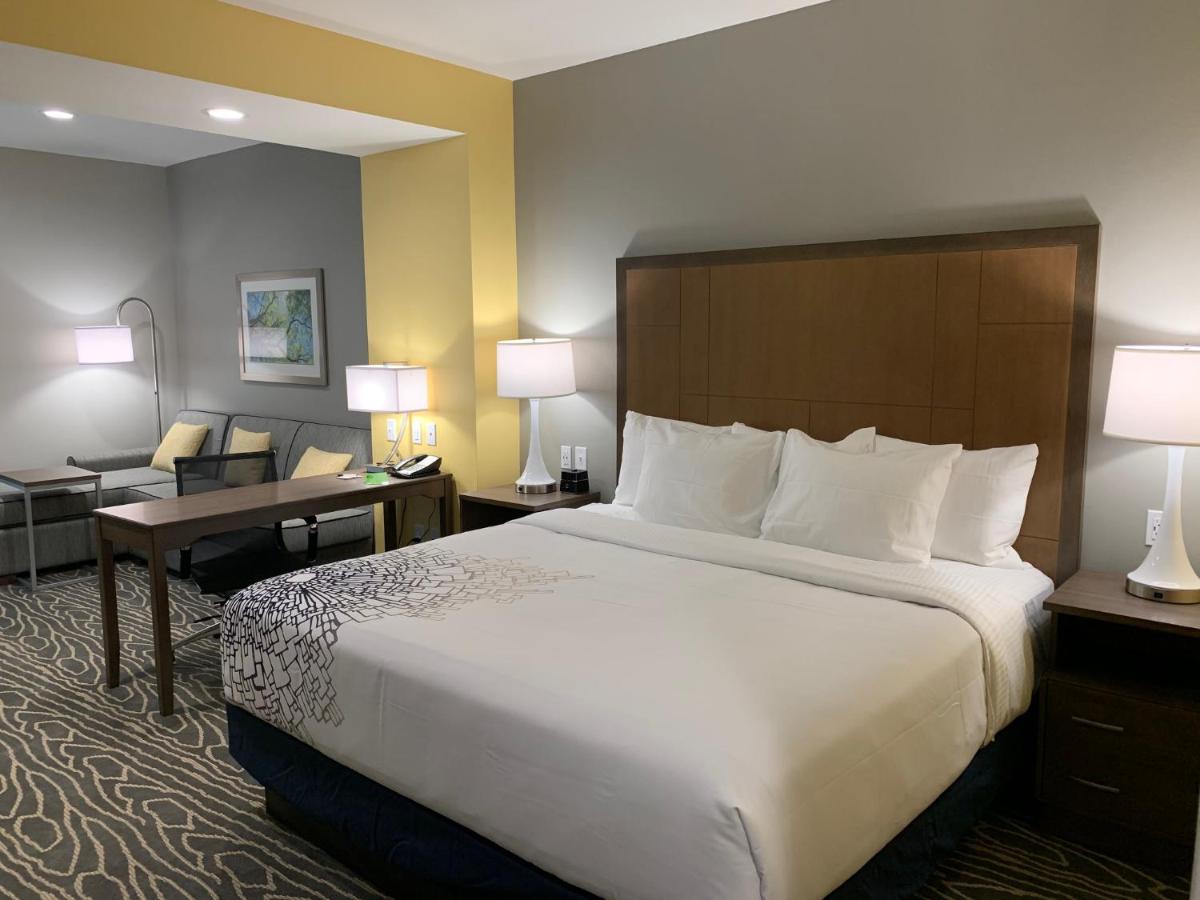 King Suite - Mobility and Hearing Impaired Access/Non-Smoking at La Quinta Inn & Suites by Wyndham Tifton