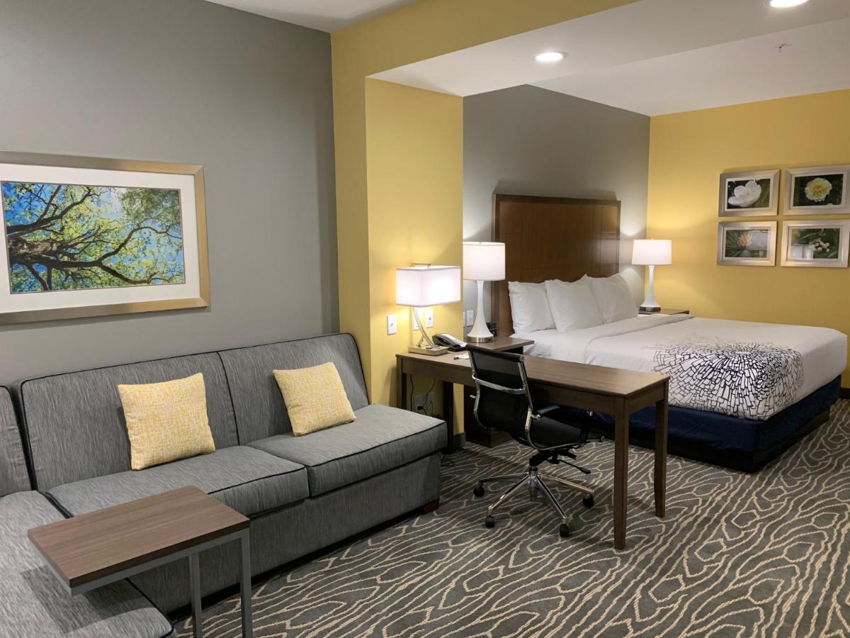 King Suite - Mobility and Hearing Impaired Access/Non-Smoking at La Quinta Inn & Suites by Wyndham Tifton