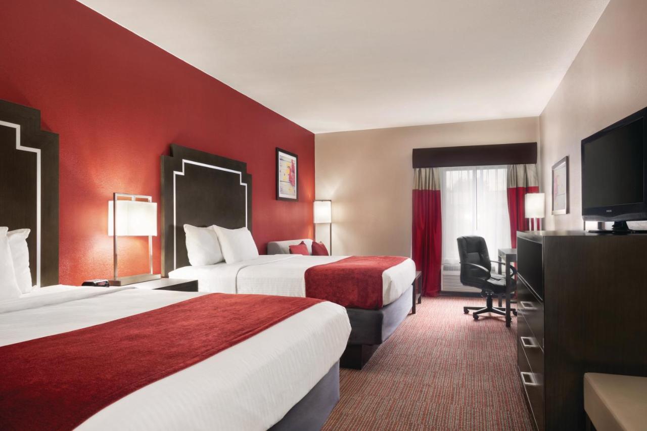 Queen Room with Two Queen Beds - Non-Smoking at Days Inn & Suites by Wyndham Murfreesboro