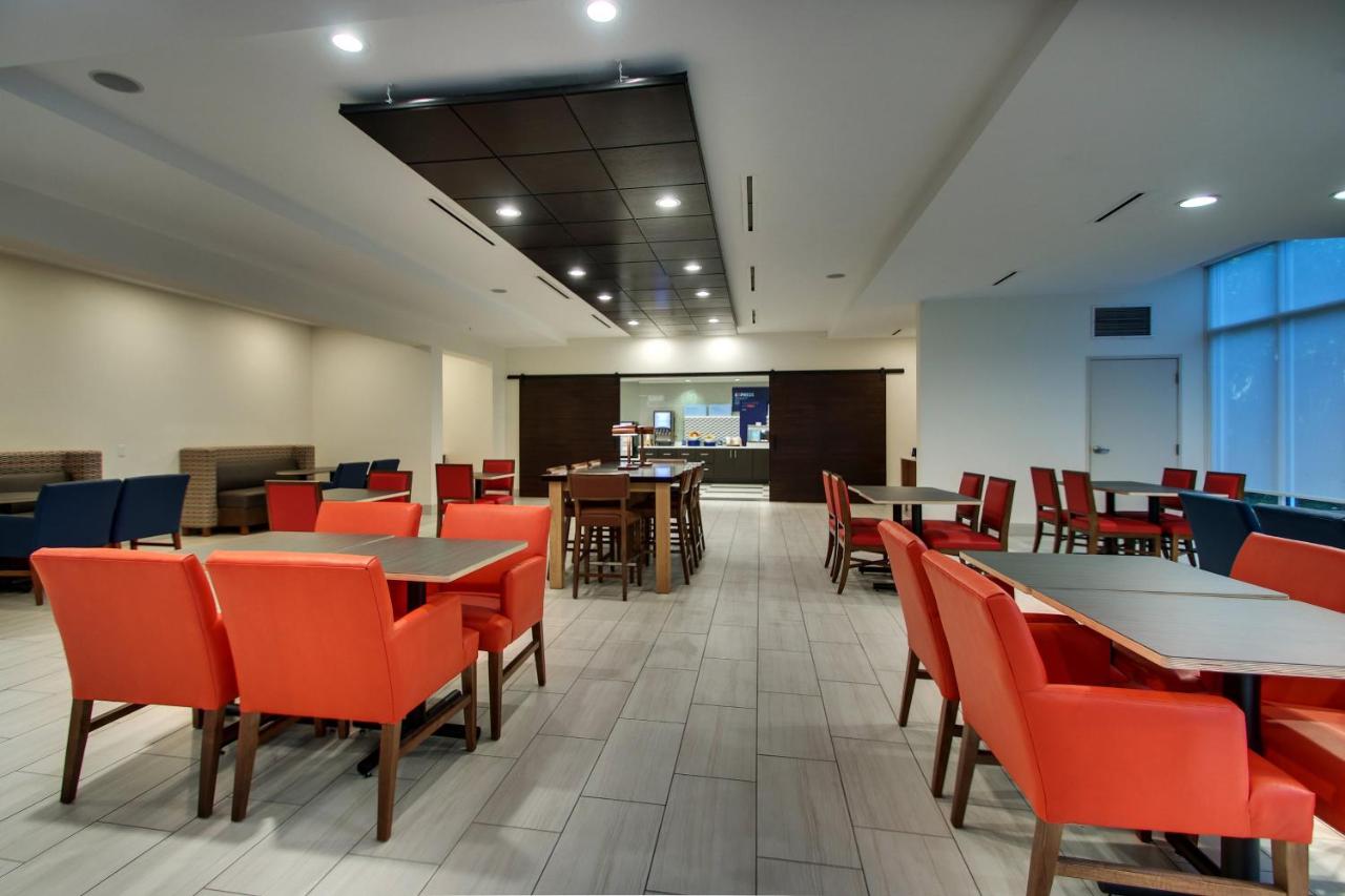 | Holiday Inn Express Georgetown, an IHG Hotel