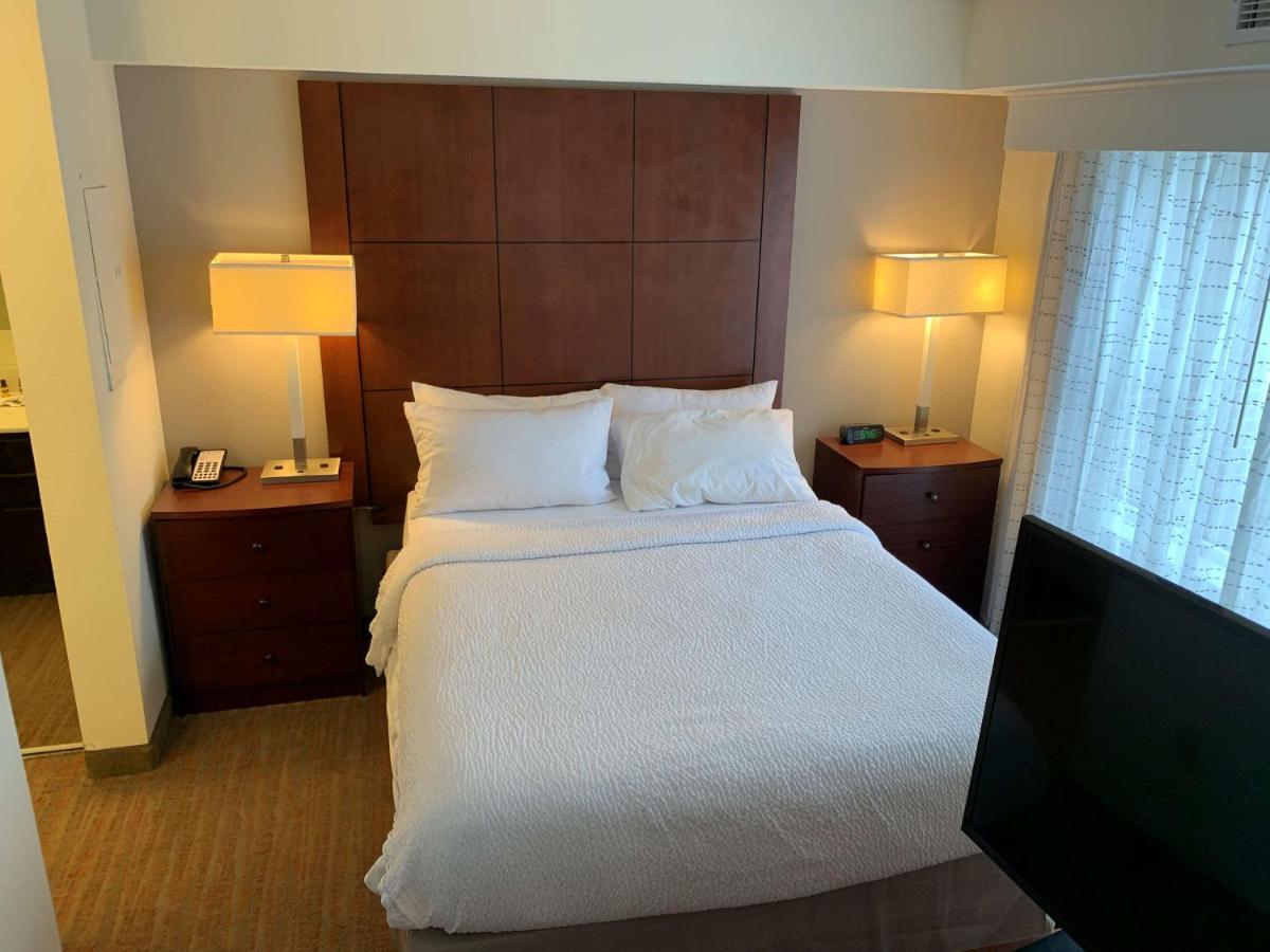 Queen Suite with Two Queen Beds and Roll-in Shower - Disability Access at Revi Columbus North