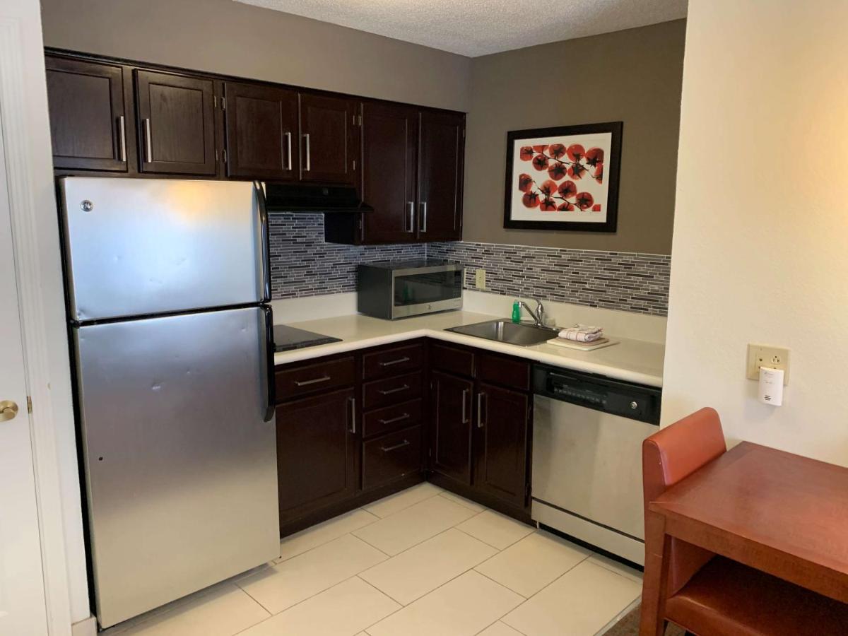 Queen Suite with Two Queen Beds and Roll-in Shower - Disability Access at Revi Columbus North