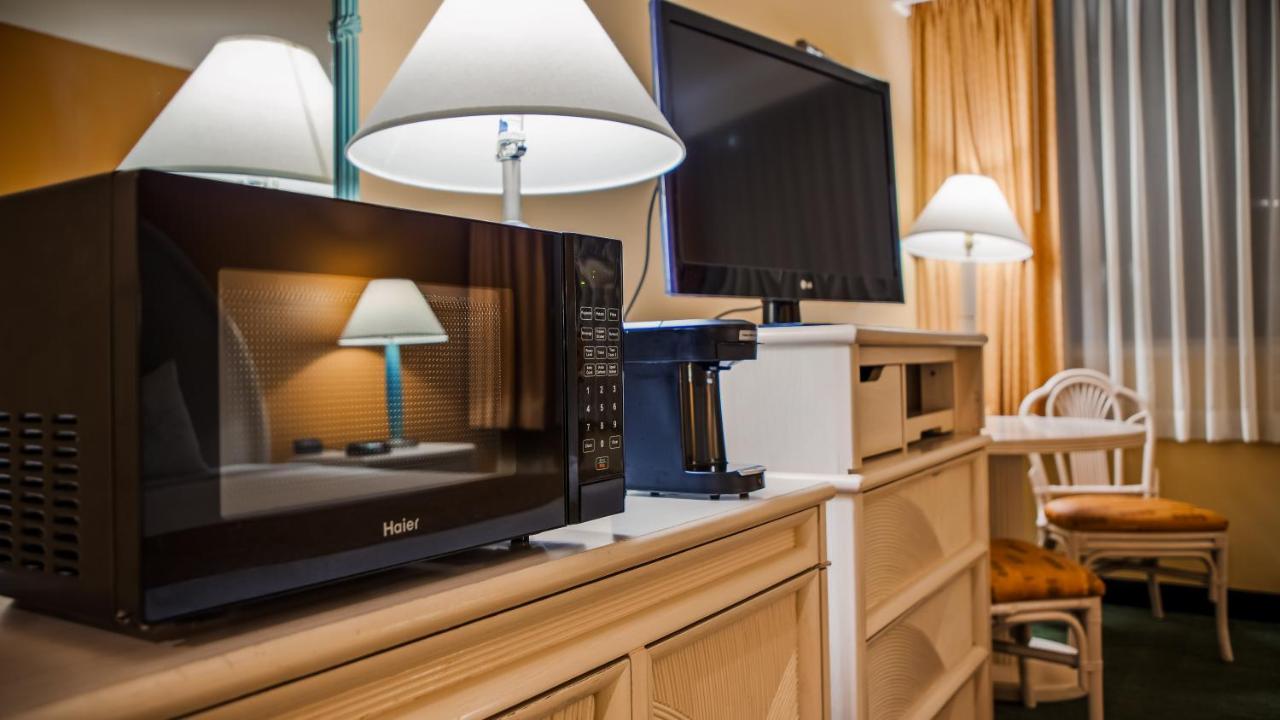 Room #4844837 at Airport Honolulu Hotel, Trademark Collection by Wyndham
