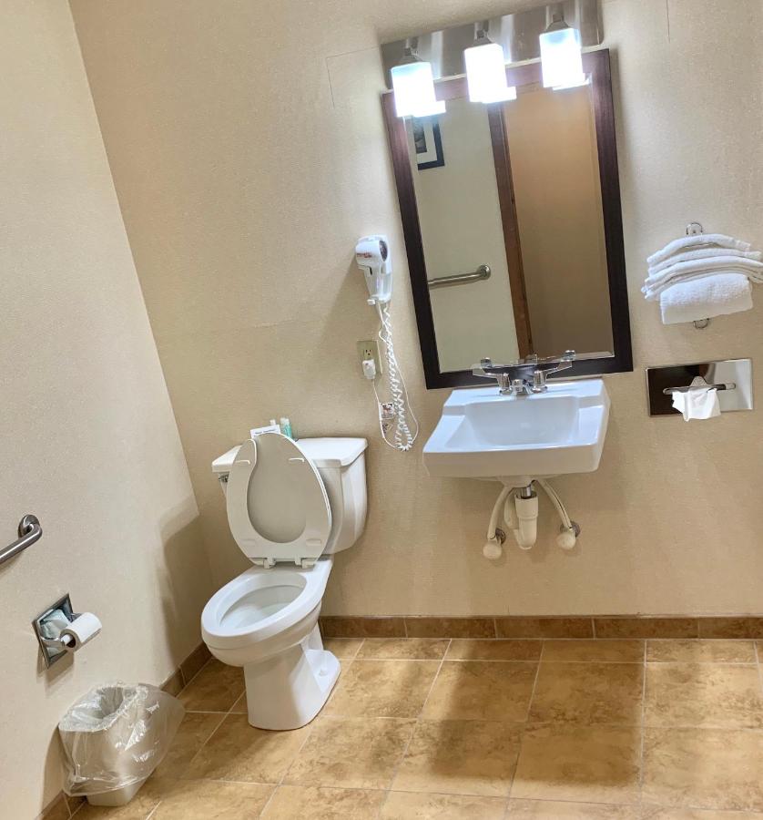 Queen Room - Accessible/Non-Smoking at Quality Inn Macomb near University Area