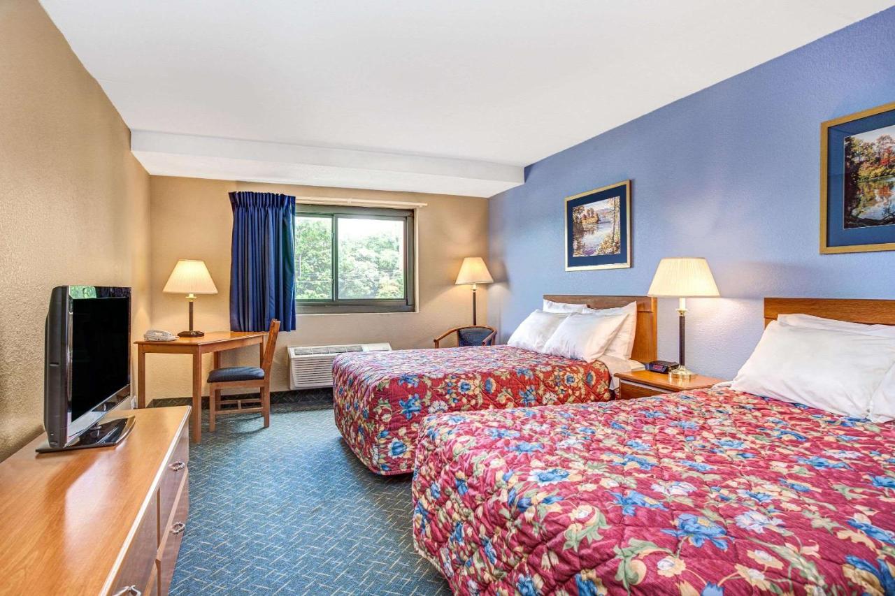 | Super 8 by Wyndham Mahwah