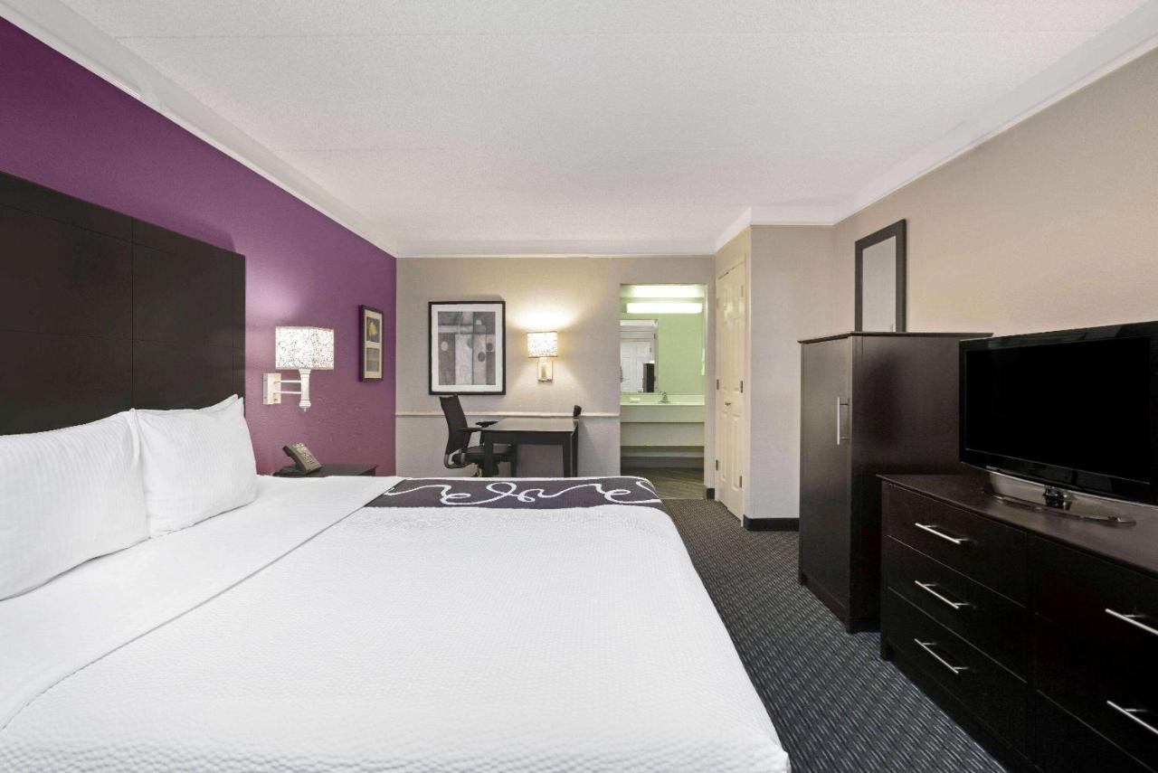 King Room at La Quinta Inn by Wyndham Fresno Yosemite