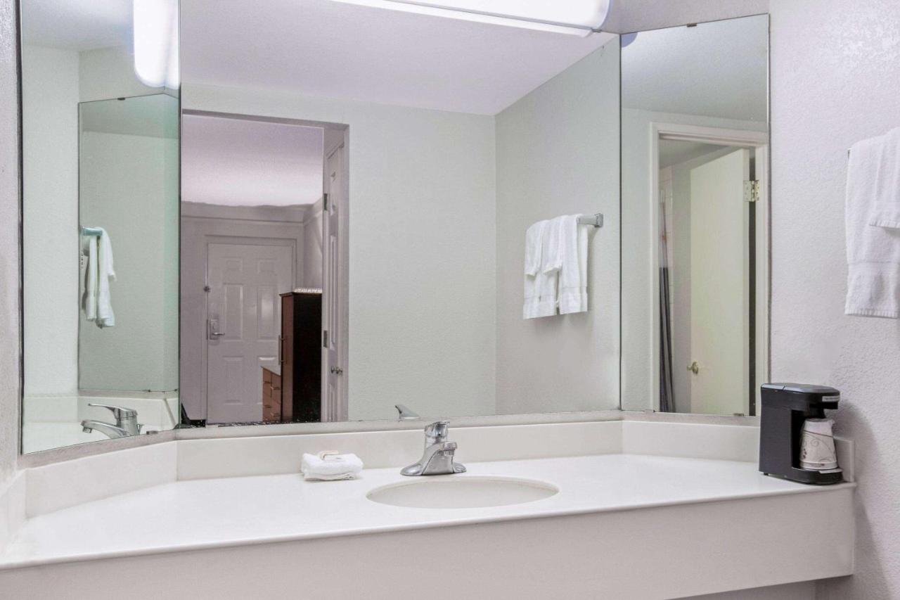 Deluxe Double Room with Two Double Beds - Non-Smoking at La Quinta Inn by Wyndham Fresno Yosemite