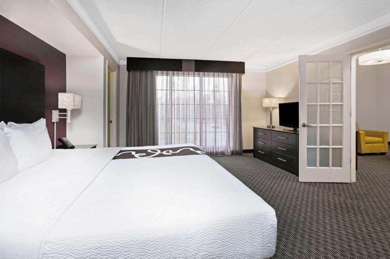 Deluxe King Suite - Non-Smoking at La Quinta Inn by Wyndham Fresno Yosemite