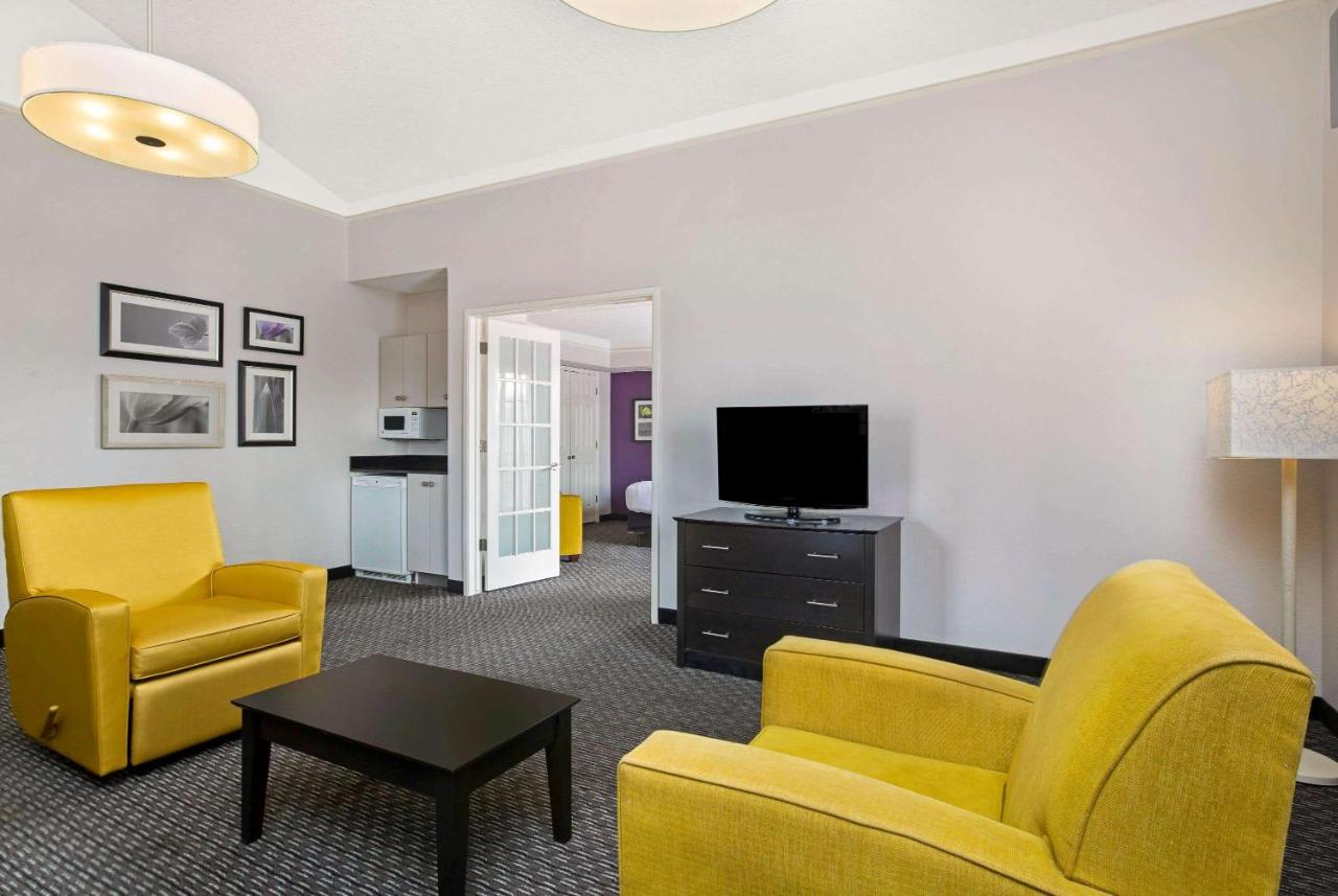 Deluxe King Suite - Non-Smoking at La Quinta Inn by Wyndham Fresno Yosemite
