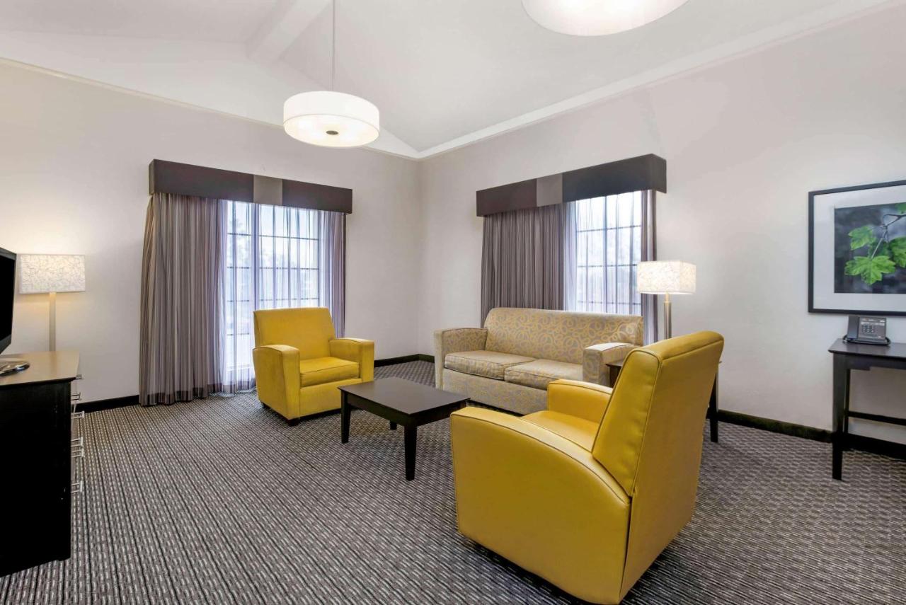 Deluxe King Suite - Non-Smoking at La Quinta Inn by Wyndham Fresno Yosemite