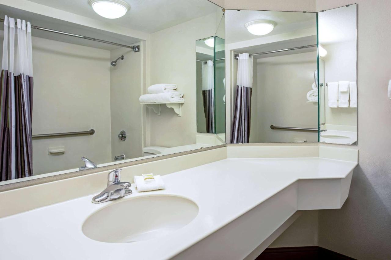 King Suite at La Quinta Inn & Suites by Wyndham Tucson Airport