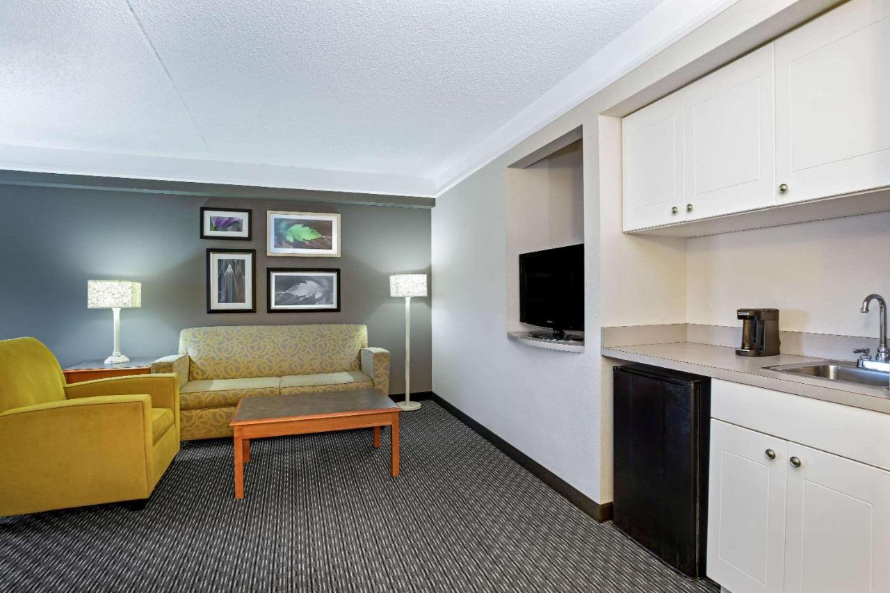 King Suite at La Quinta Inn & Suites by Wyndham Tucson Airport