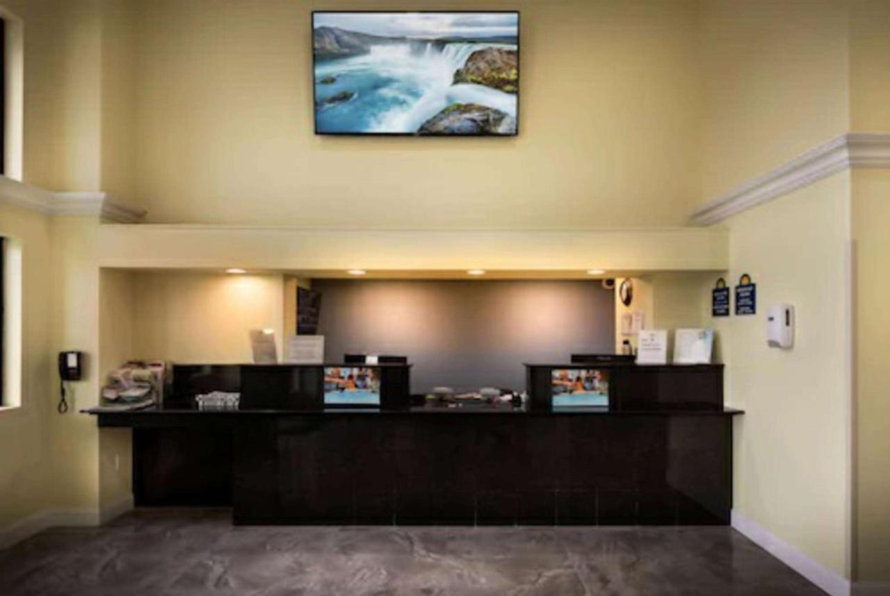 | Days Inn by Wyndham Wayne