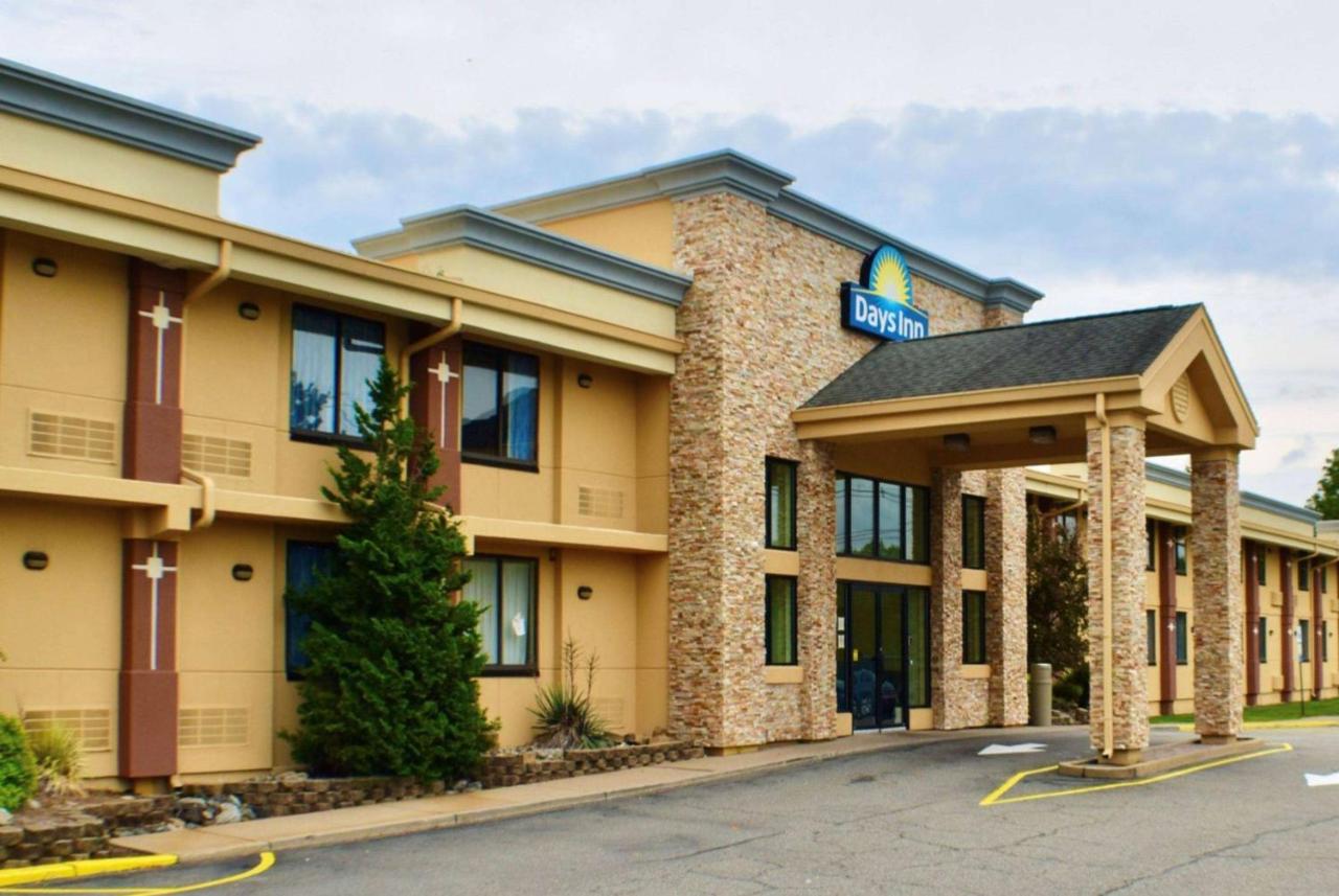 | Days Inn by Wyndham Wayne