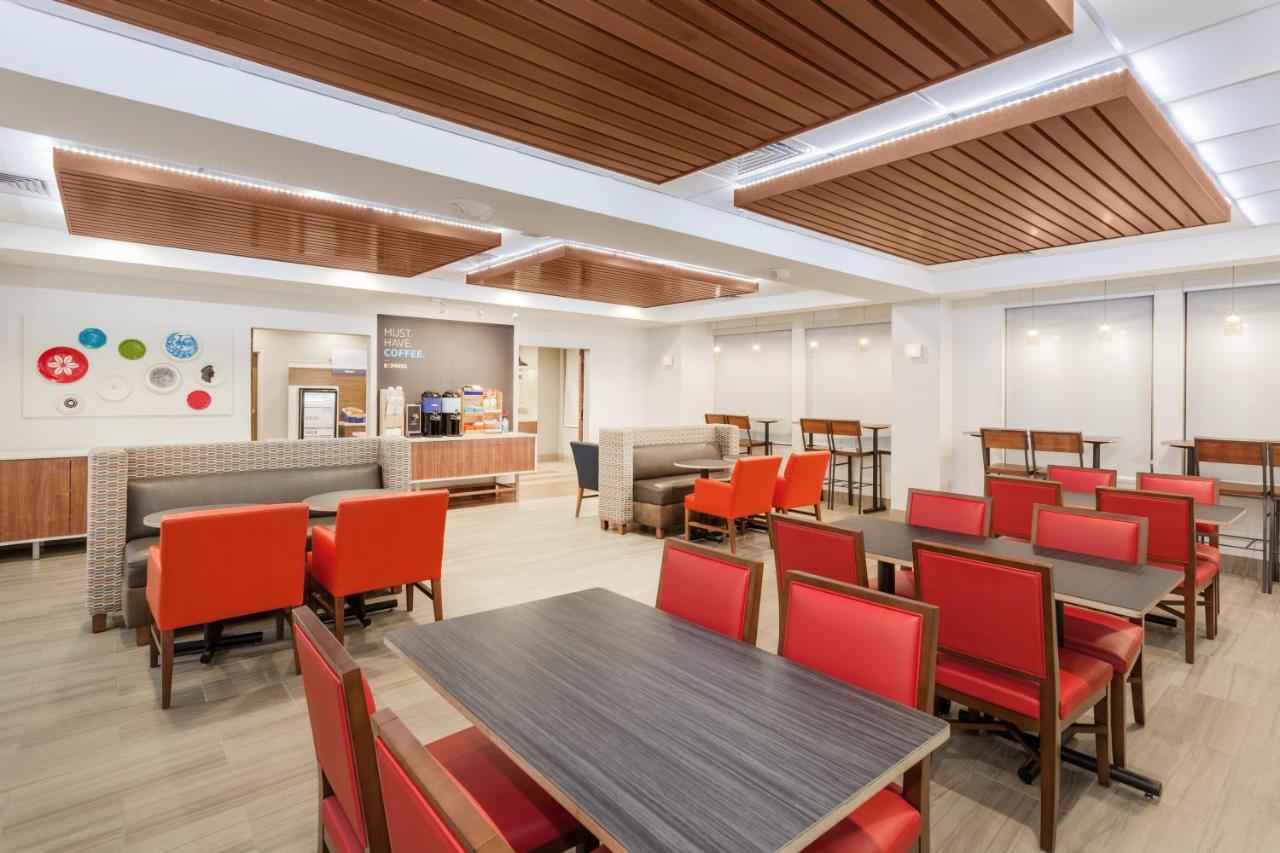 | Holiday Inn Express & Suites Tilton, an IHG Hotel