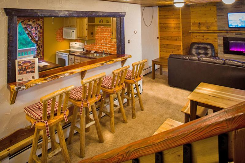 | Curriers Lakeview Lodge