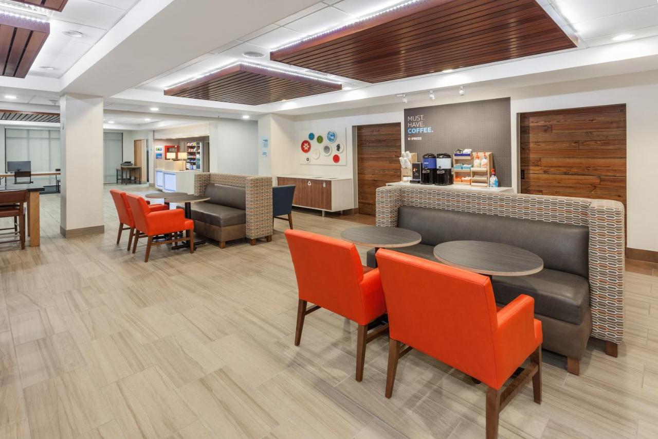| Holiday Inn Express & Suites Tilton, an IHG Hotel