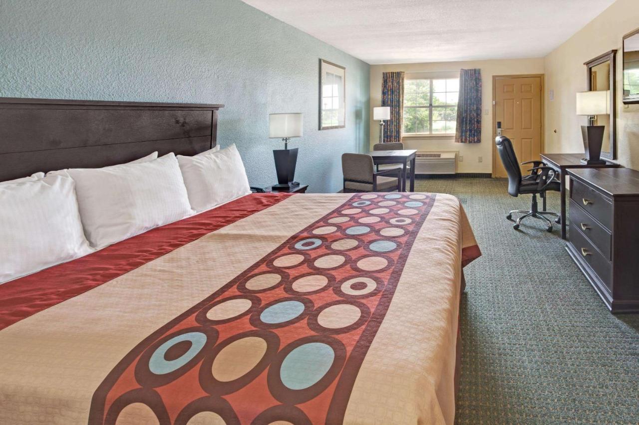  | Super 8 by Wyndham Dallas East