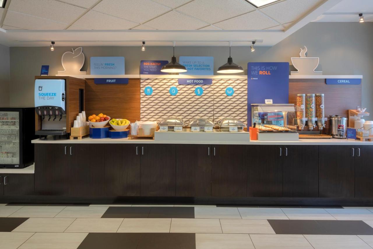 | Holiday Inn Express & Suites Tilton, an IHG Hotel