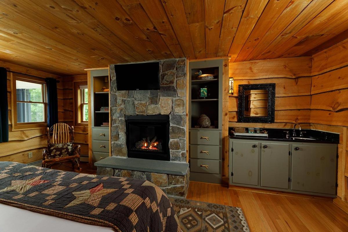 | Friends Lake Inn