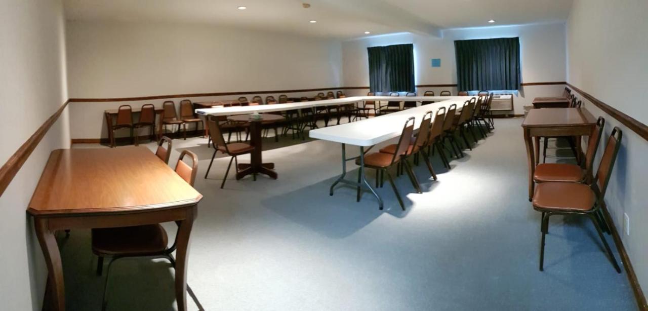  | Denison Inn & Suites