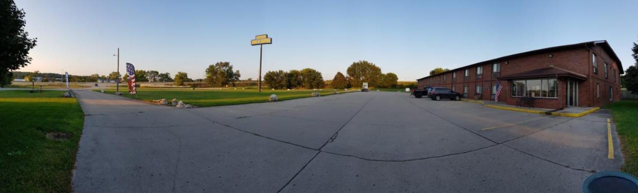  | Denison Inn & Suites