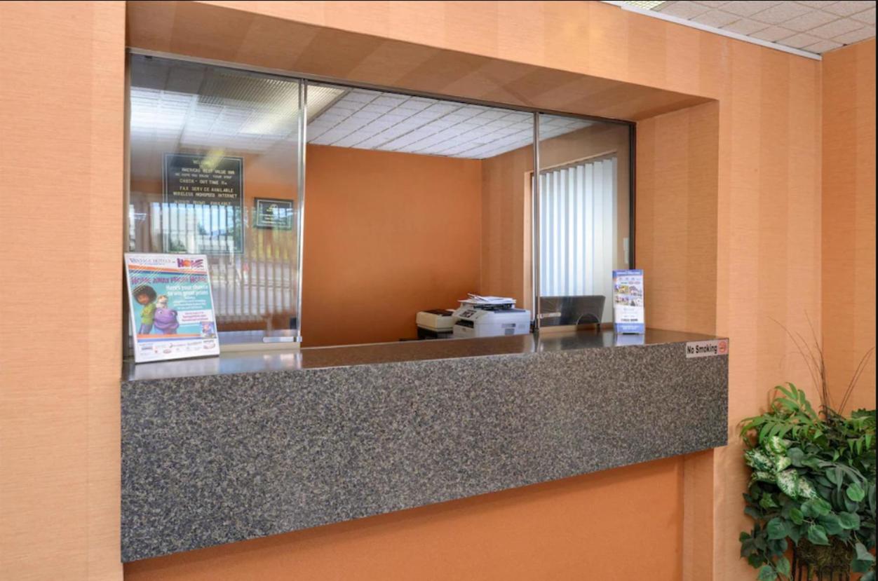 | Executive Inn