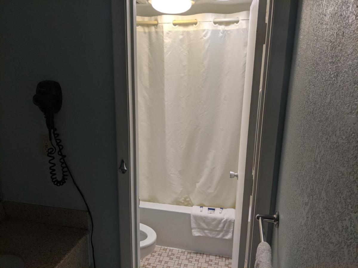 | Executive Inn