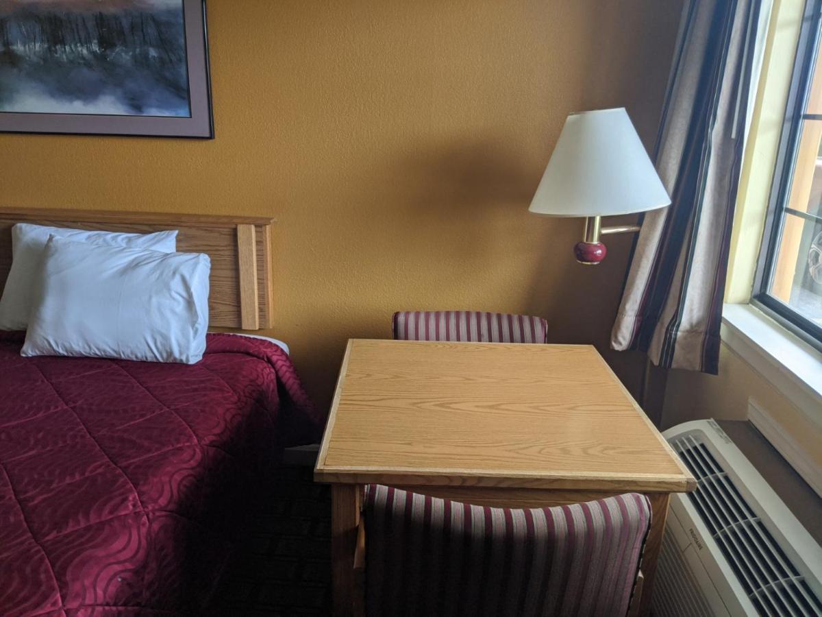 | Executive Inn