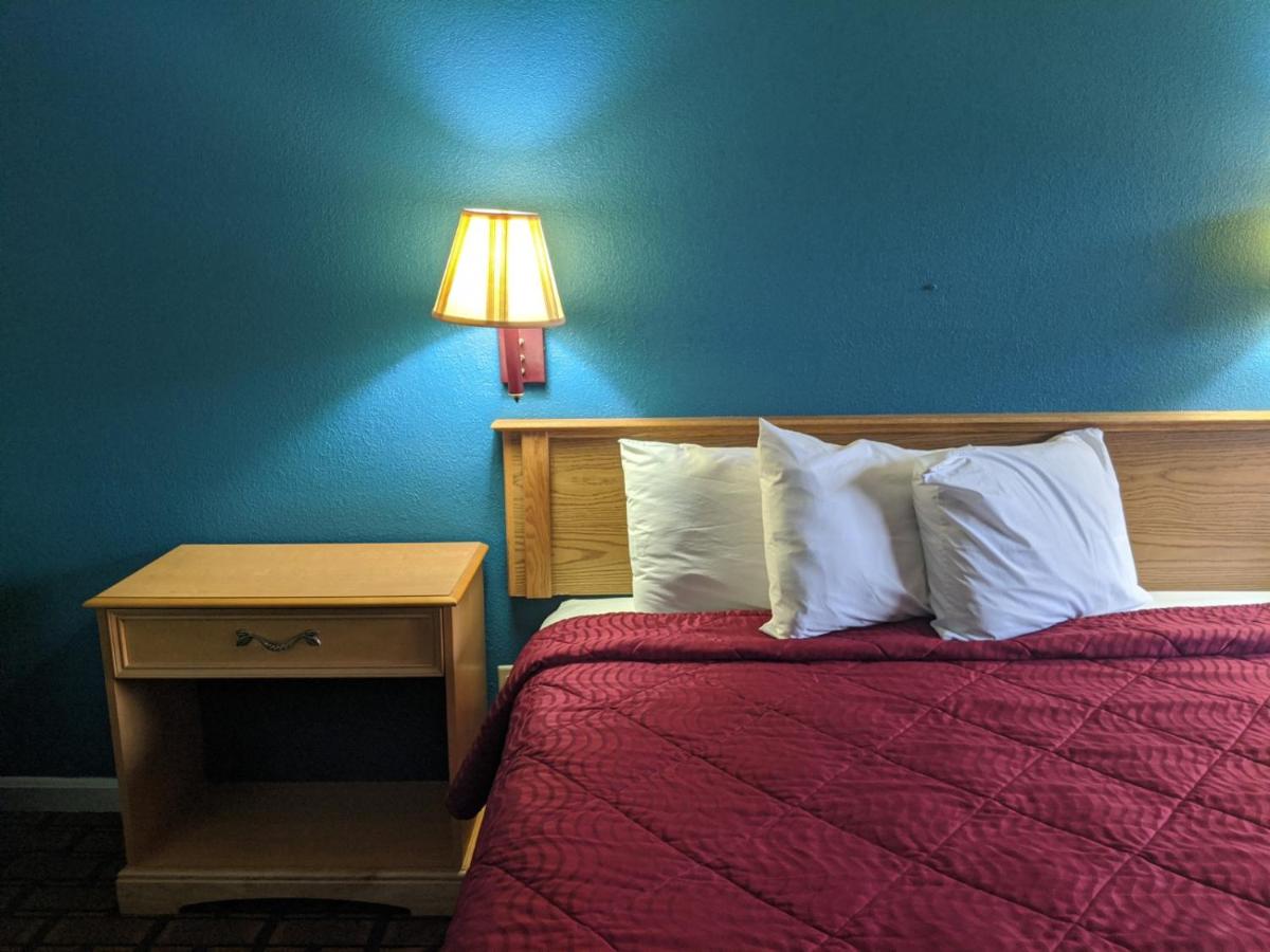 | Executive Inn