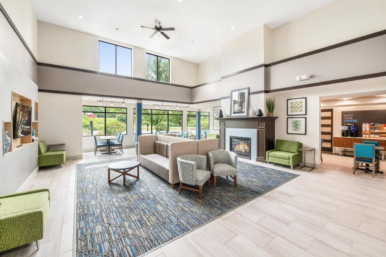  | Holiday Inn Express - Delafield, an IHG Hotel