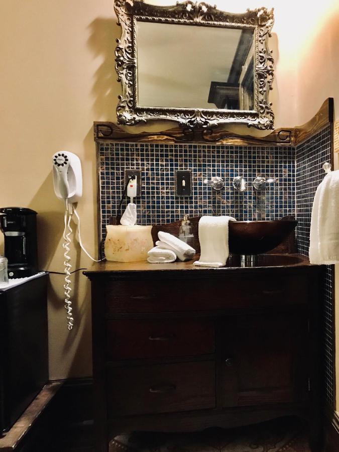 | Symphony Hotel & Restaurant