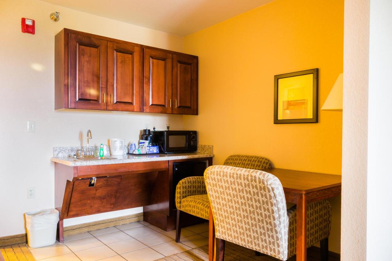 | Holiday Inn Express Hotel & Suites Acme-Traverse City, an IHG Hotel