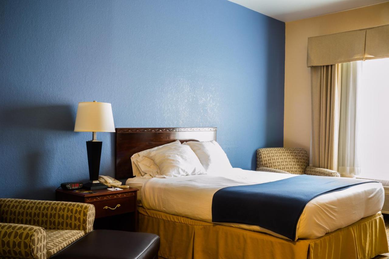 | Holiday Inn Express Hotel & Suites Acme-Traverse City, an IHG Hotel