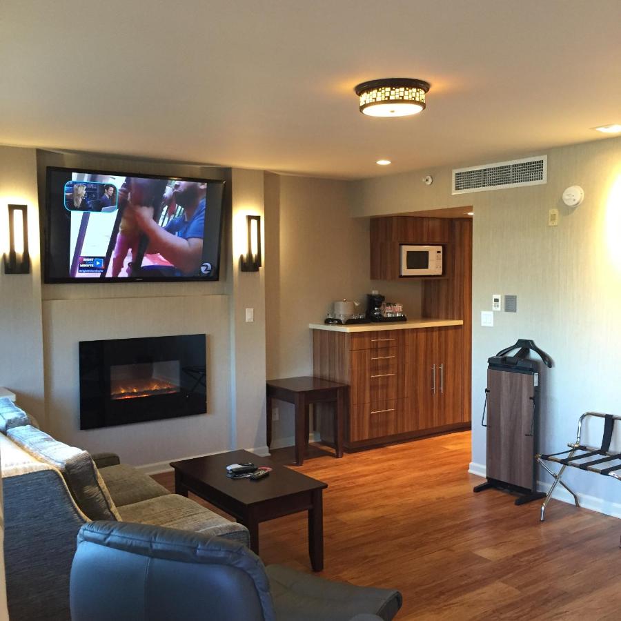 King Suite at Hotel Strata