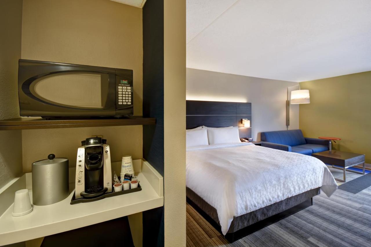 Standard Room with King Bed at Holiday Inn Express & Suites Allentown-Dorney Park Area by IHG