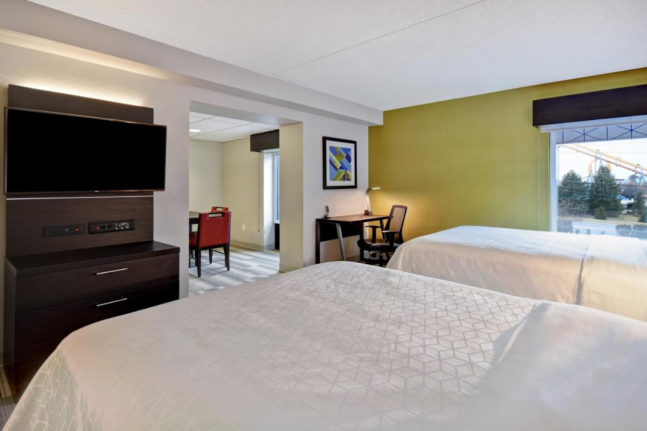 Suite with Two Queen Beds at Holiday Inn Express & Suites Allentown-Dorney Park Area by IHG