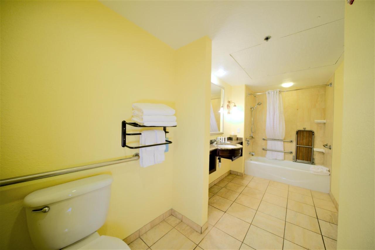 King Room - Disability Access/Non-Smoking at Radisson Resort at the Port