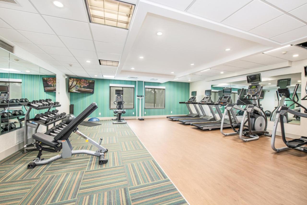  | Holiday Inn Express - Delafield, an IHG Hotel