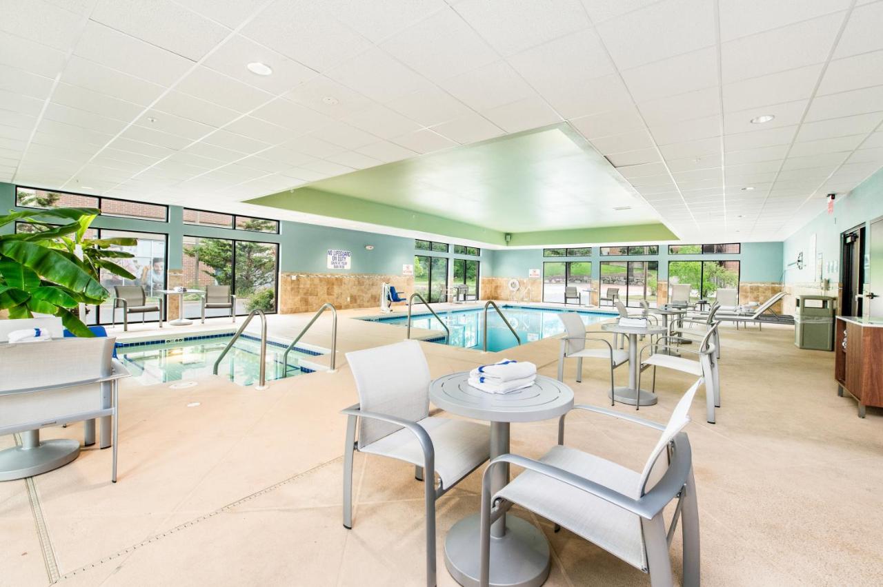  | Holiday Inn Express - Delafield, an IHG Hotel