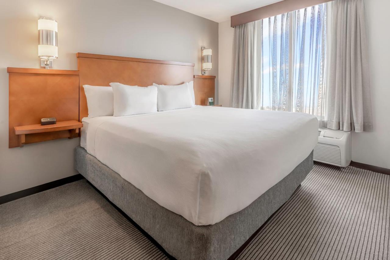 Guestroom 1 King Bed at Hyatt Place Salt Lake City Airport