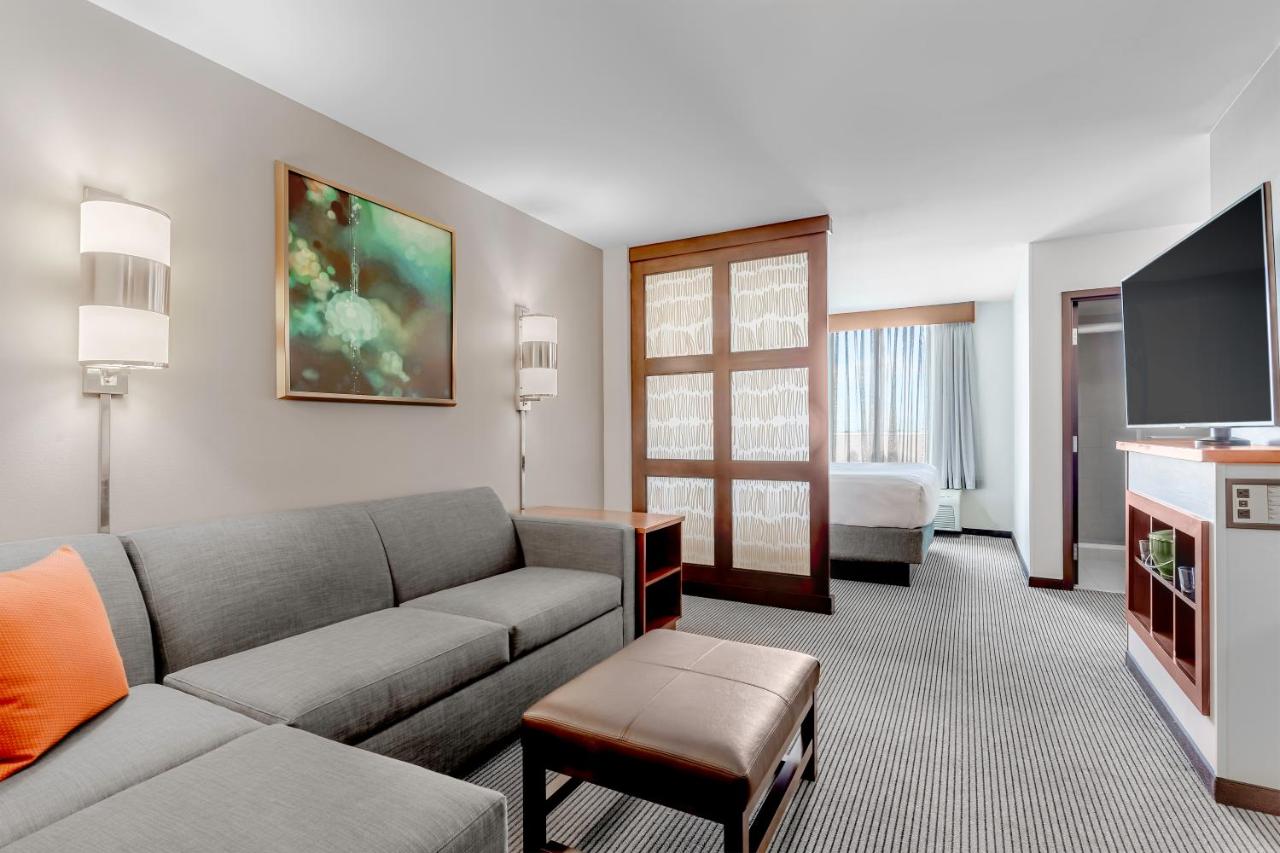 Guestroom 1 King Bed at Hyatt Place Salt Lake City Airport