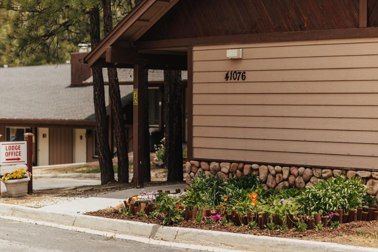 | Vintage Lakeside Inn