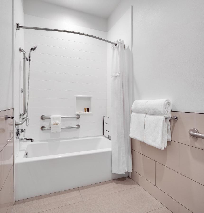 Queen Room - Disability Access at Ayres Hotel Vista Carlsbad
