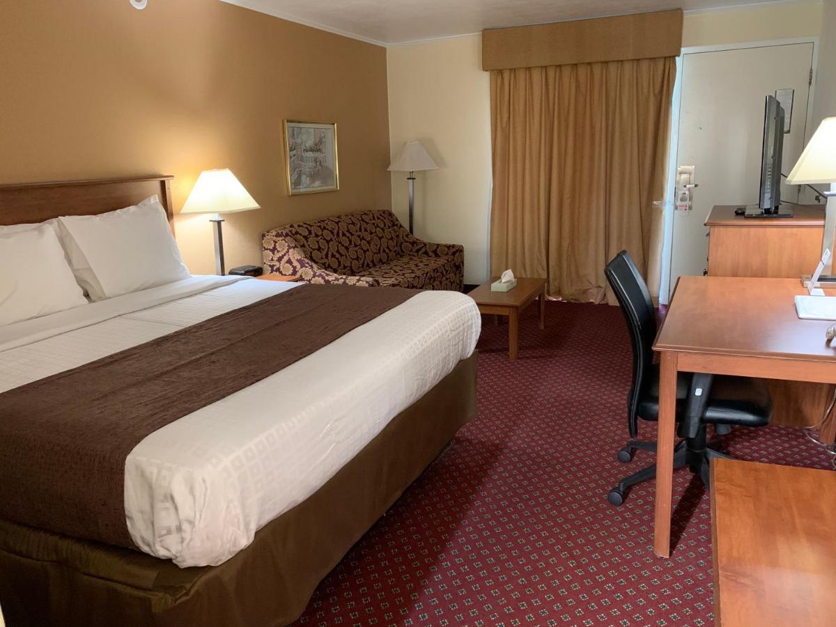 | Red Carpet Inn & Suites Ebensburg