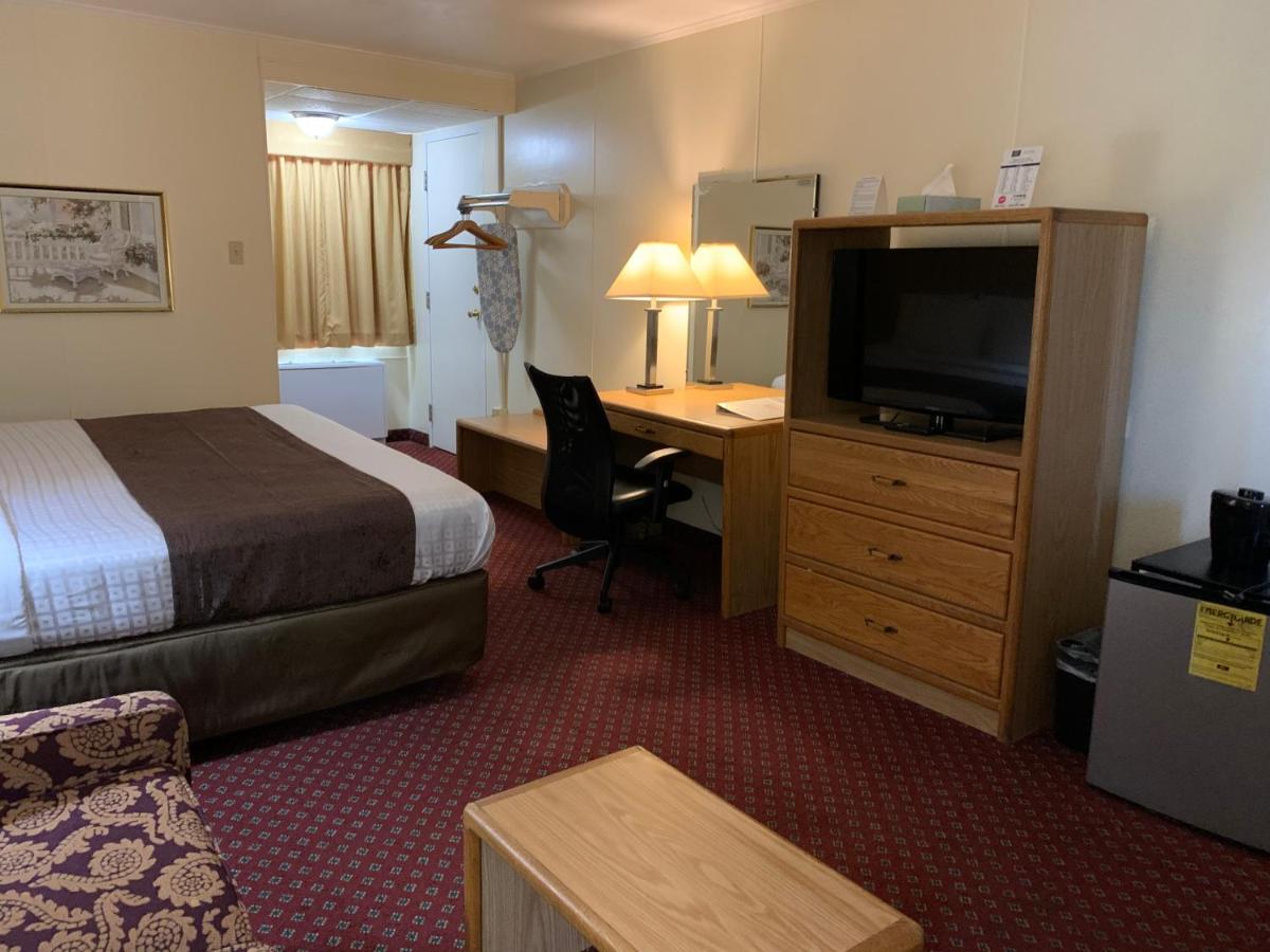 | Red Carpet Inn & Suites Ebensburg