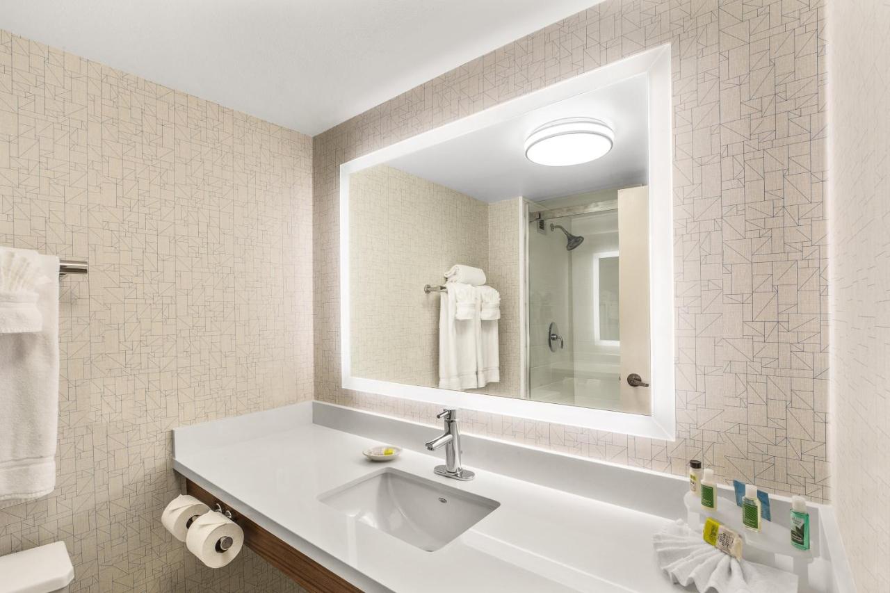  | Holiday Inn Express Hotel & Suites Tacoma, an IHG Hotel