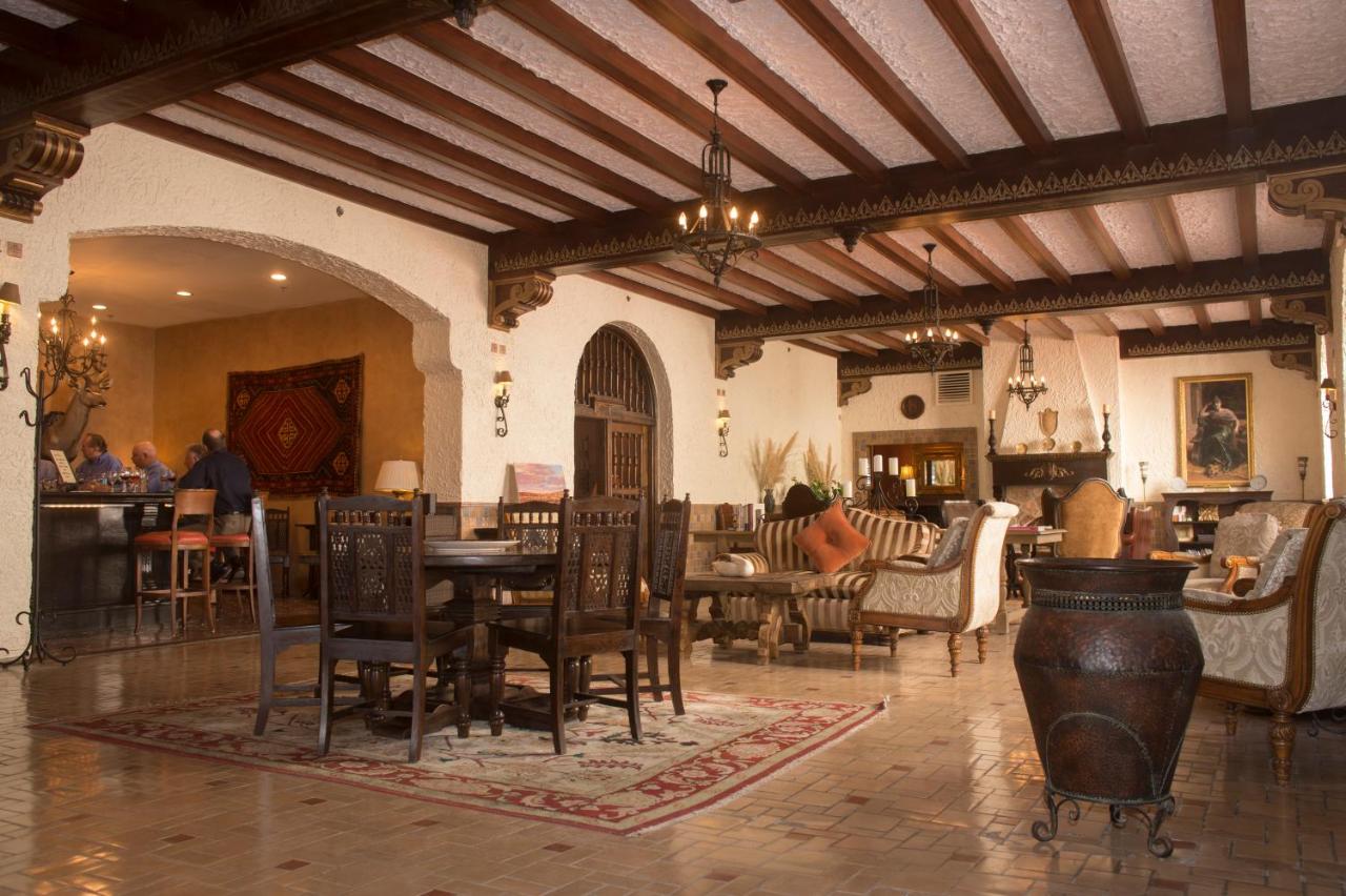 | The Holland Hotel